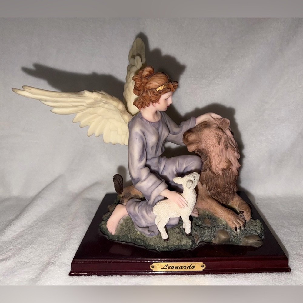 Vintage 1997 Leonardo Collection Angel with Lion and Lamb‎ Figurine ACK Trading